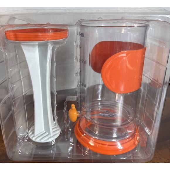 Squooshi Filling Station Baby Food Pouch Maker with 6 Reusable Pouches With Lids - Picture 9 of 12